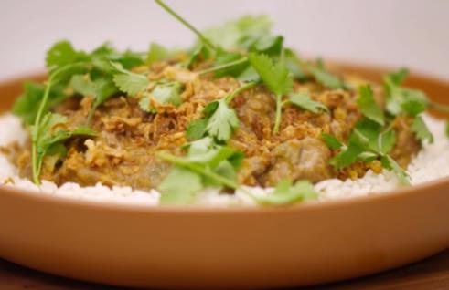 Stoofpot van lamsborst met broccoli en munt